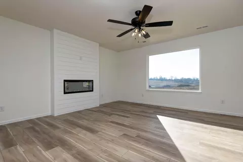 Living - 5225 W Josh St, Springfield, MO 65802 photo 2 of 3
