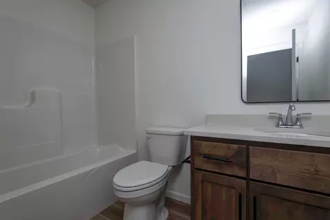 Bath - 5225 W Josh St, Springfield, MO 65802 photo 3 of 3