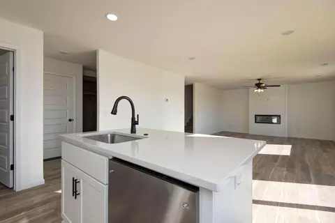 Kitchen - 5225 W Josh St, Springfield, MO 65802 photo 2 of 5