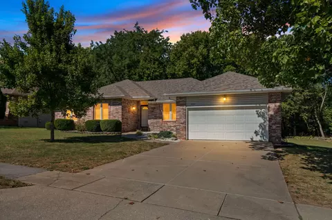 Exterior - 4055 N Pickwick Ave, Springfield, MO 65803 photo 2 of 8
