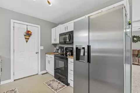 Kitchen - 117 Shiloh St, Branson, MO 65616 photo 1 of 2