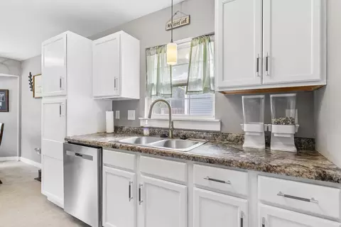Kitchen - 117 Shiloh St, Branson, MO 65616 photo 2 of 2