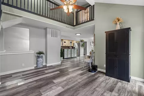 Entry Way - 25930 Ohio Ln, Shell Knob, MO 65747 photo 2 of 5