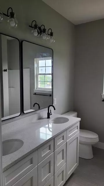 Bath - 131 E Teakwood Ave, Clever, MO 65631 photo 1 of 4