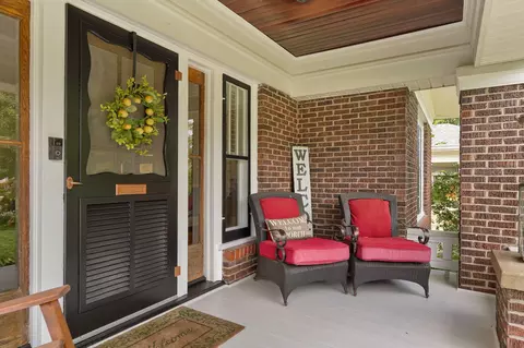 Exterior - 636 E Delmar St, Springfield, MO 65807 photo 3 of 12