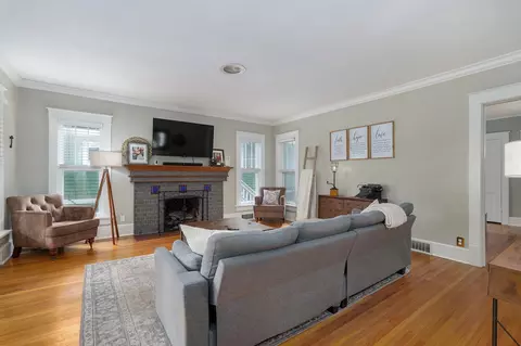 Living - 636 E Delmar St, Springfield, MO 65807 photo 1 of 1