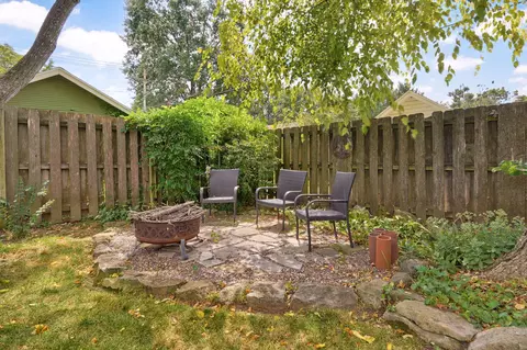 Exterior - 636 E Delmar St, Springfield, MO 65807 photo 11 of 12