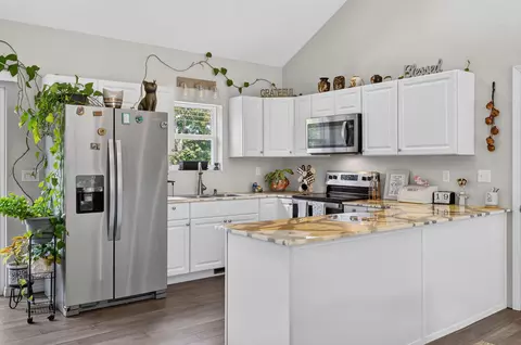 Kitchen - 488 Rockhill Dr, Forsyth, MO 65653 photo 1 of 2