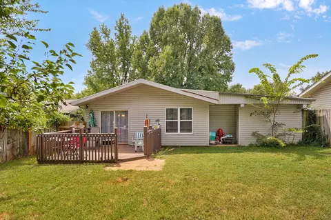 Exterior - 2633 W Phelps St, Springfield, MO 65802 photo 6 of 9