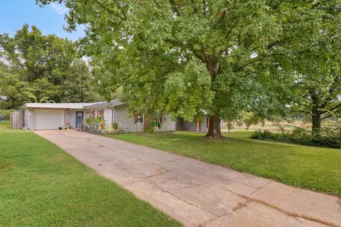 Exterior - 2633 W Phelps St, Springfield, MO 65802 photo 2 of 9