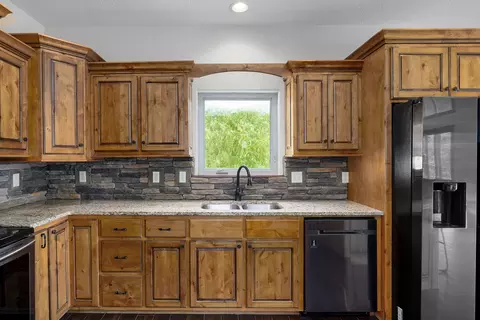 Kitchen - 122 Joseph Cove Dr, Lampe, MO 65681 photo 5 of 6