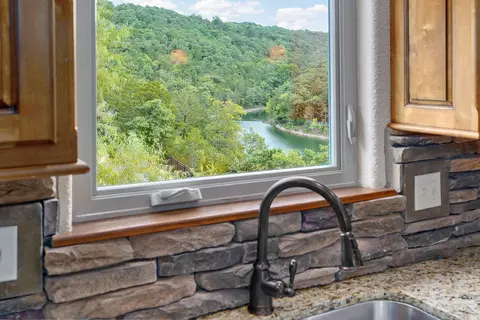 Kitchen - 122 Joseph Cove Dr, Lampe, MO 65681 photo 4 of 6