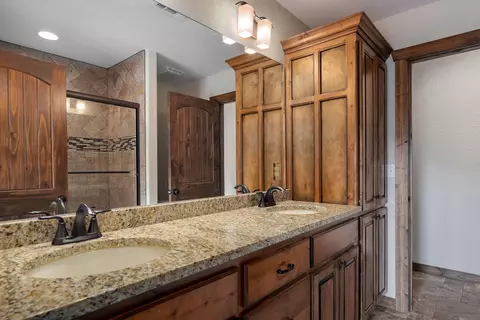 Bath - 122 Joseph Cove Dr, Lampe, MO 65681 photo 7 of 8
