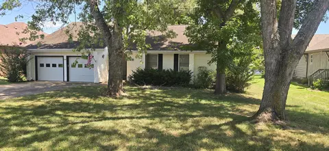 Exterior - 628 Parnell Dr, Branson, MO 65616 photo 2 of 8