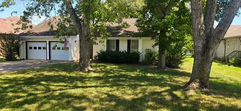 Exterior - 628 Parnell Dr, Branson, MO 65616 photo 2 of 8