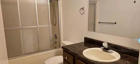 Bath - 628 Parnell Dr, Branson, MO 65616 photo 3 of 3