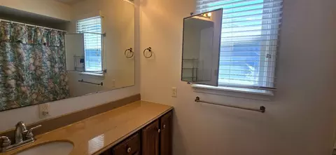 Bath - 628 Parnell Dr, Branson, MO 65616 photo 2 of 3