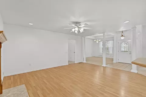 Living - 52 Crown Dr, Branson West, MO 65737 photo 6 of 11