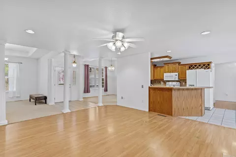 Living - 52 Crown Dr, Branson West, MO 65737 photo 2 of 11