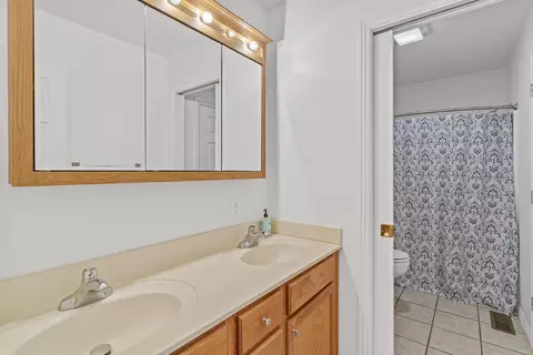 Bath - 52 Crown Dr, Branson West, MO 65737 photo 5 of 7