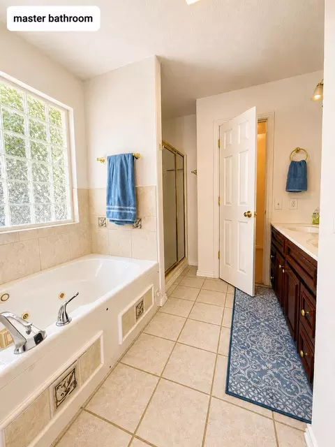 Bath - 52 Crown Dr, Branson West, MO 65737 photo 1 of 7