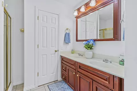 Bath - 52 Crown Dr, Branson West, MO 65737 photo 2 of 7