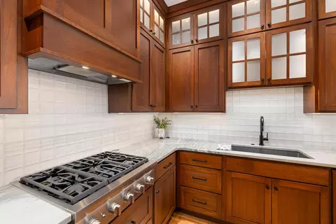 Kitchen - 2078 W Sexton Dr, Springfield, MO 65810 photo 5 of 6