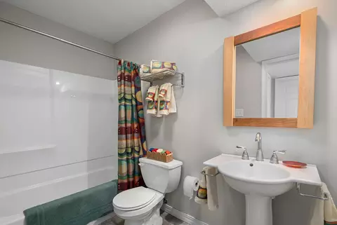 Bath - 2078 W Sexton Dr, Springfield, MO 65810 photo 6 of 6