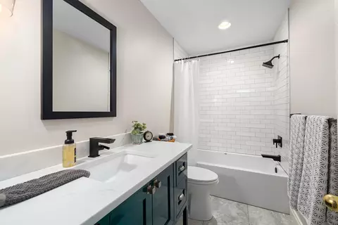 Bath - 2078 W Sexton Dr, Springfield, MO 65810 photo 5 of 6