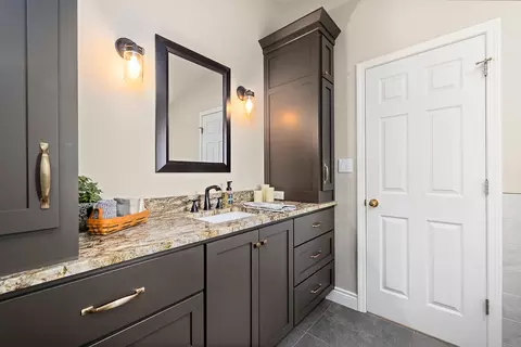 Bath - 2078 W Sexton Dr, Springfield, MO 65810 photo 3 of 6