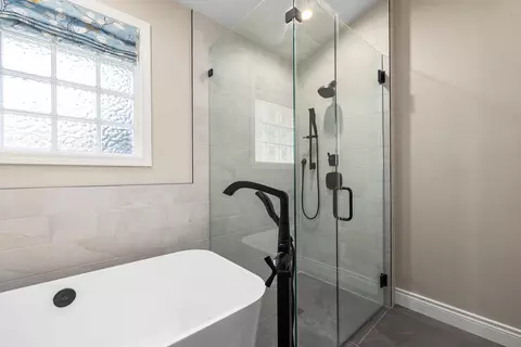 Bath - 2078 W Sexton Dr, Springfield, MO 65810 photo 4 of 6