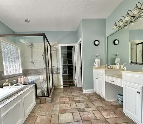 Bath - 4414 N 6th St, Ozark, MO 65721 photo 2 of 4