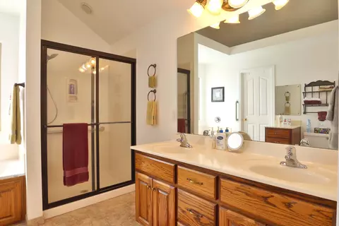 Bath - 3741 N Oak Point Ave, Springfield, MO 65803 photo 2 of 7