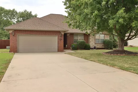 Exterior - 3741 N Oak Point Ave, Springfield, MO 65803 photo 11 of 12