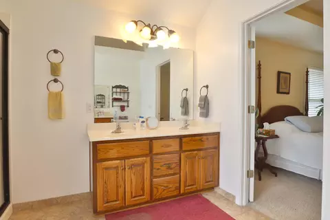 Bath - 3741 N Oak Point Ave, Springfield, MO 65803 photo 4 of 7