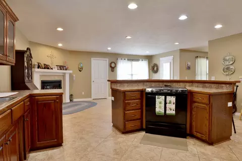 Kitchen - 3741 N Oak Point Ave, Springfield, MO 65803 photo 5 of 7
