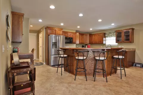 Kitchen - 3741 N Oak Point Ave, Springfield, MO 65803 photo 2 of 7