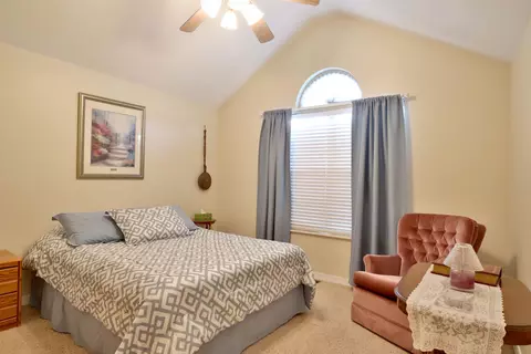 Bedroom - 3741 N Oak Point Ave, Springfield, MO 65803 photo 4 of 7