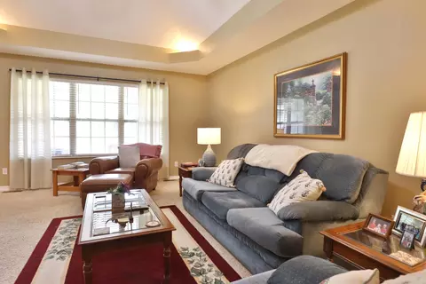 Living - 3741 N Oak Point Ave, Springfield, MO 65803 photo 2 of 5