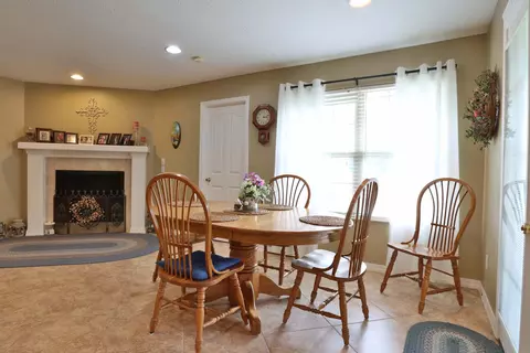 Dining - 3741 N Oak Point Ave, Springfield, MO 65803 photo 1 of 2