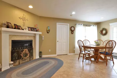 Dining - 3741 N Oak Point Ave, Springfield, MO 65803 photo 2 of 2