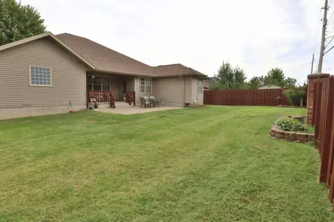 Exterior - 3741 N Oak Point Ave, Springfield, MO 65803 photo 5 of 12