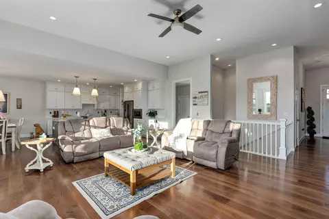 Living - 267 S Pebble Beach Ave, Springfield, MO 65802 photo 4 of 5