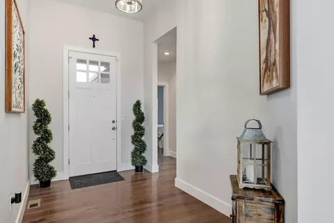 Entry Way - 267 S Pebble Beach Ave, Springfield, MO 65802 photo 4 of 4