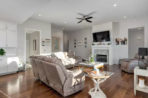 Living - 267 S Pebble Beach Ave, Springfield, MO 65802 photo 3 of 5
