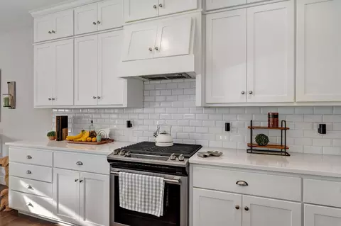 Kitchen - 267 S Pebble Beach Ave, Springfield, MO 65802 photo 4 of 4