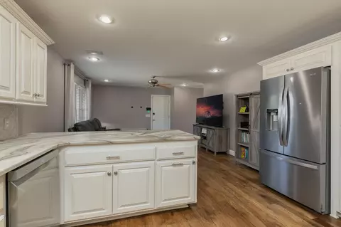 Kitchen - 736 S Willow Ct, Springfield, MO 65802 photo 5 of 6