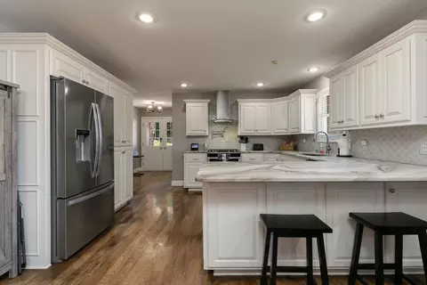 Kitchen - 736 S Willow Ct, Springfield, MO 65802 photo 2 of 6