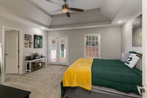 Bedroom - 736 S Willow Ct, Springfield, MO 65802 photo 4 of 5