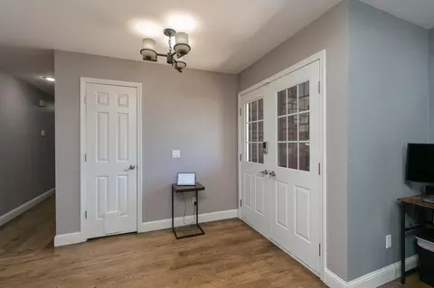 Entry Way - 736 S Willow Ct, Springfield, MO 65802 photo 2 of 4